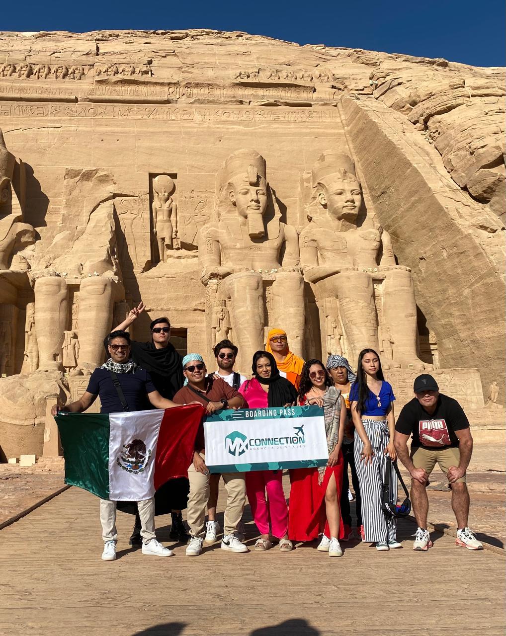 Grupo de Connection MX en Abu Simbel, Egipto